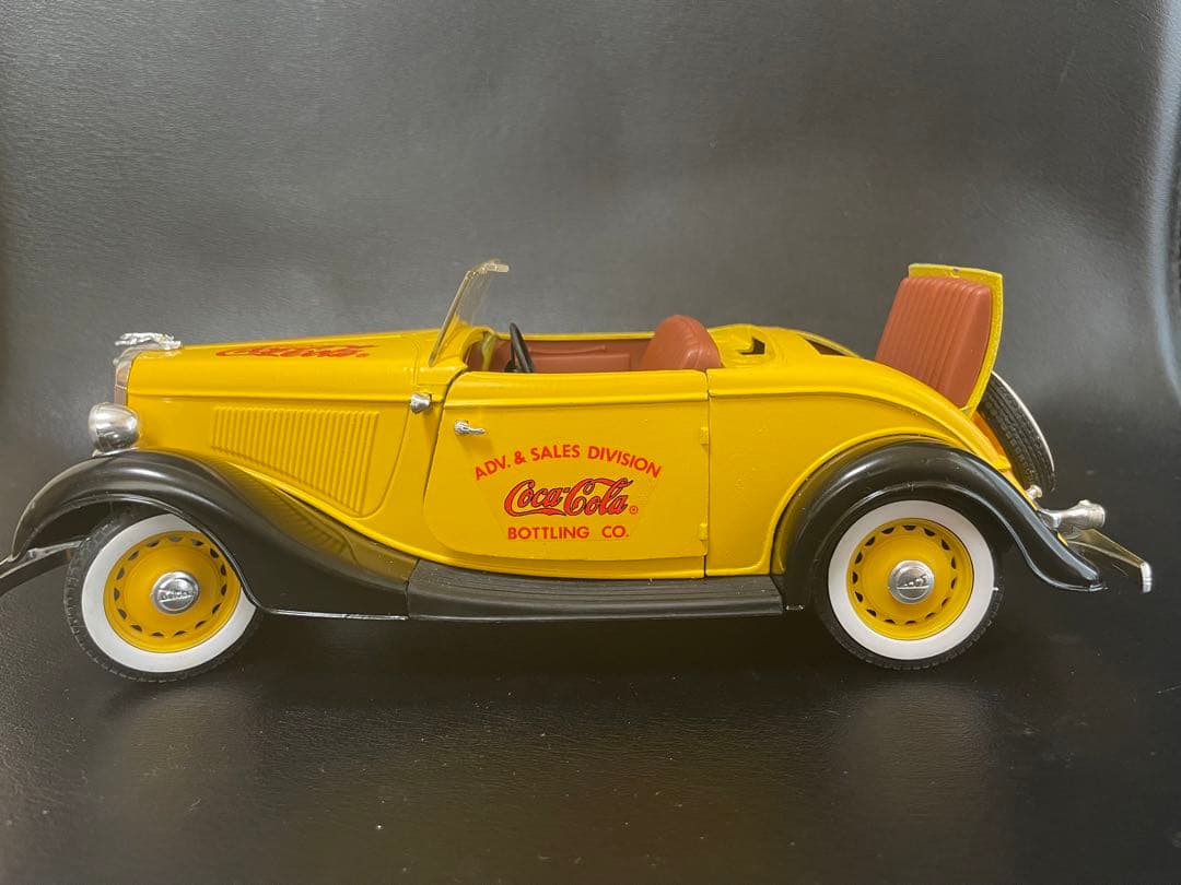 コカコーラ　Coca-Cola  ダイキャスト　フォード Ｖ８　SOLIDO製