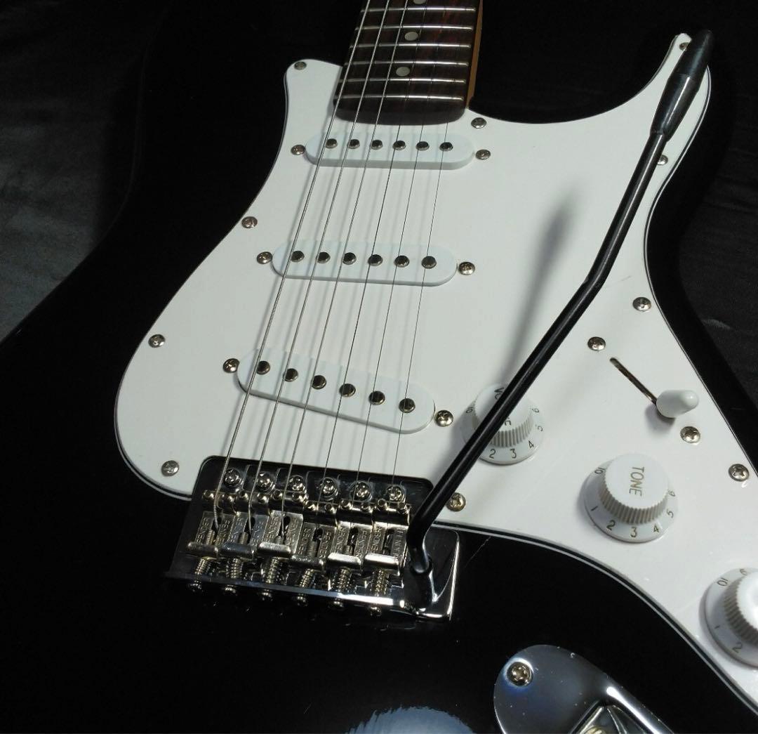 ノーブランドストラトキャスター　ブラック　ノイズレス処理&オレンジドロップ