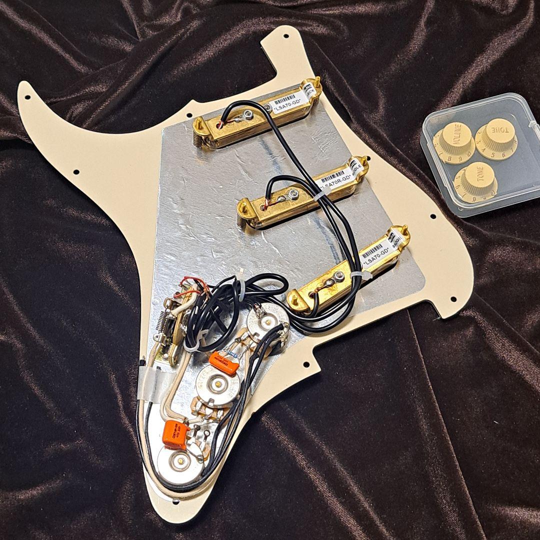 ストラトSSSアセンブリ　高品質　Profesional　金色口紅