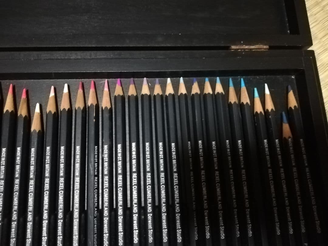 DERWENT ダーウェント スタジオ色鉛筆 72本セット 木製ケース入り