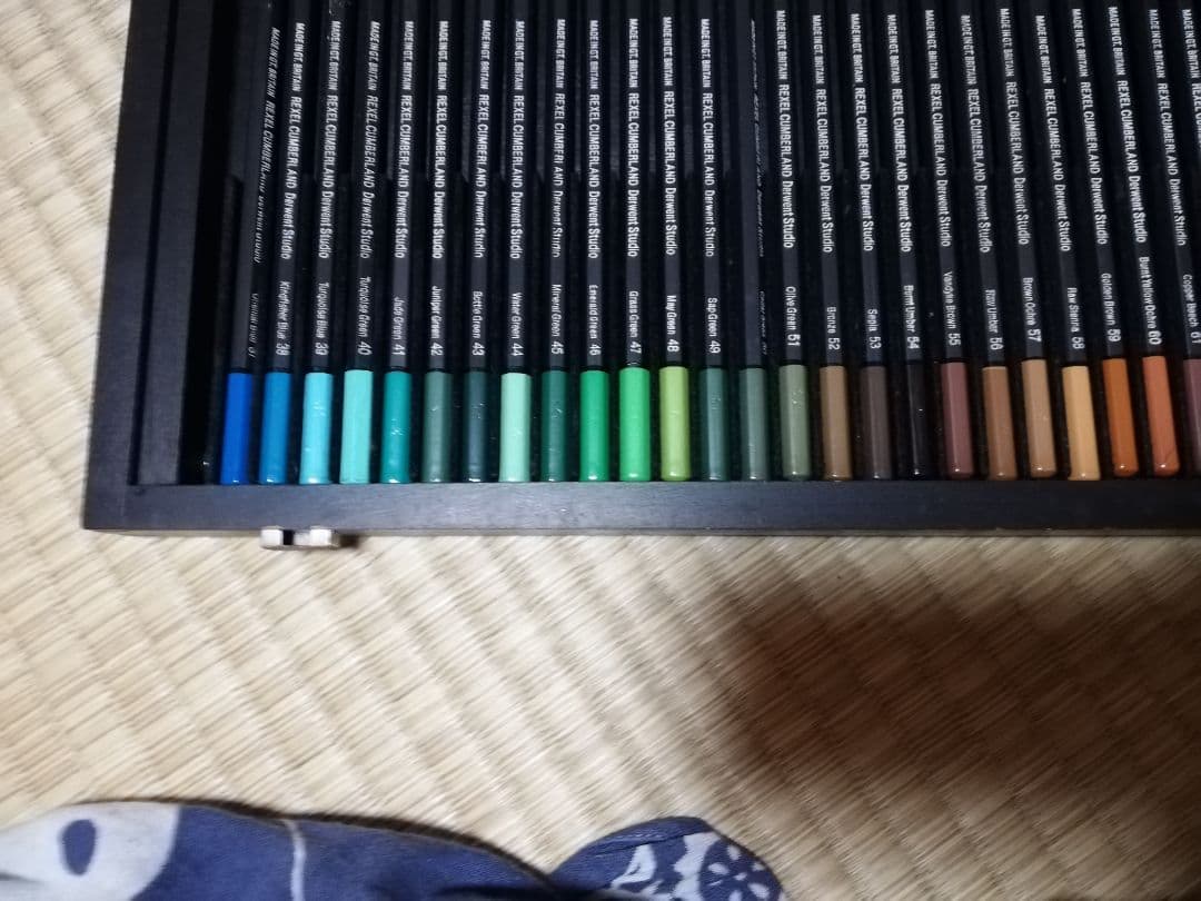 DERWENT ダーウェント スタジオ色鉛筆 72本セット 木製ケース入り