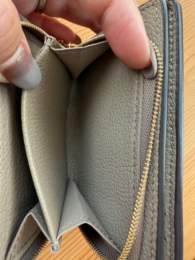 Louis Vuitton ポルトフォイユ・クレア 2つ折り財布