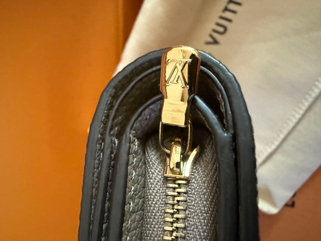 Louis Vuitton ポルトフォイユ・クレア 2つ折り財布