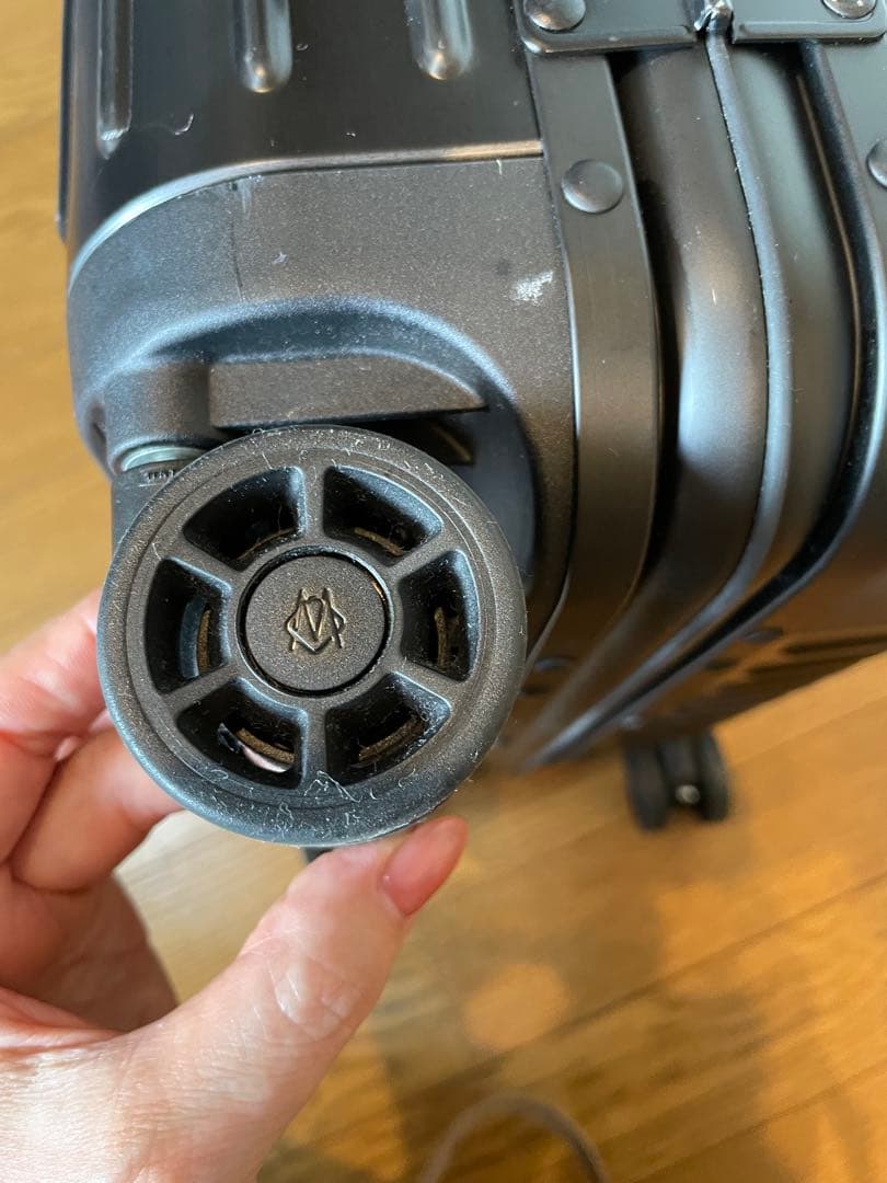 RIMOWA ブラック キャリーケース 機内持ち込み可能