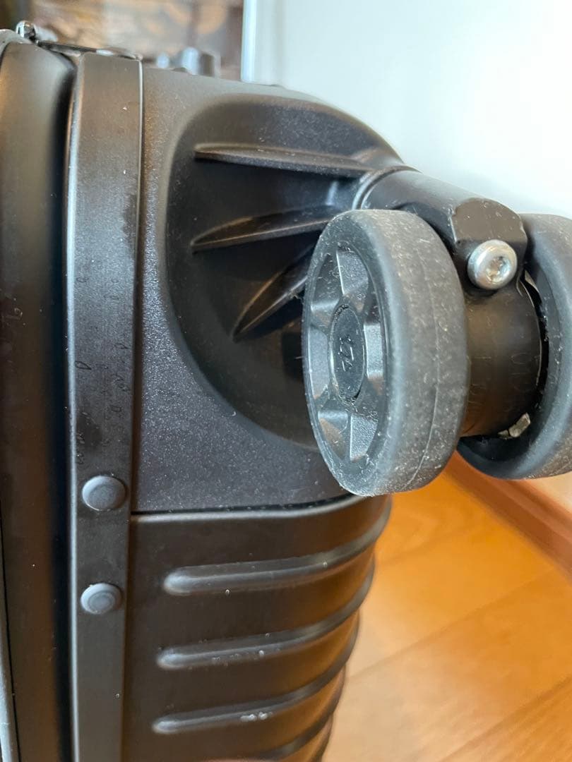 RIMOWA ブラック キャリーケース 機内持ち込み可能