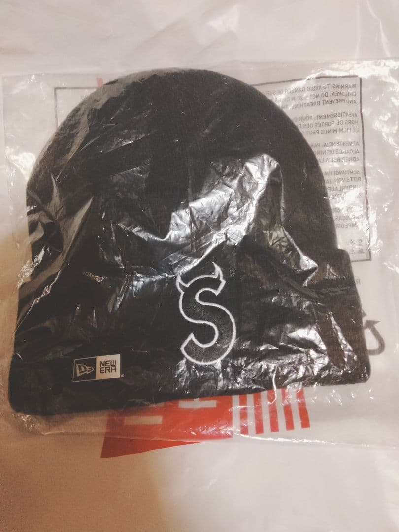 ニット帽　New Era S Logo Beanie　つのビーニー　黒
