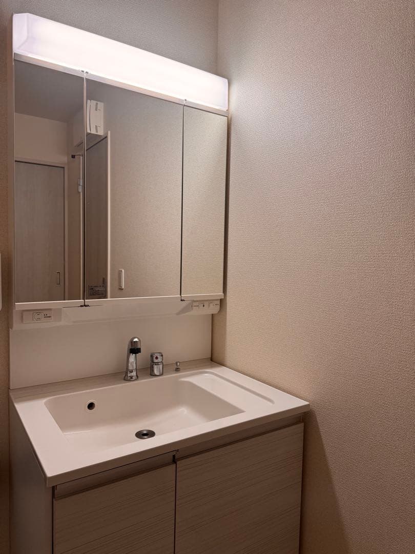 ファーストプラス製　洗面化粧台　洗面台　三面鏡+洗面台　W750 ヒーター付き