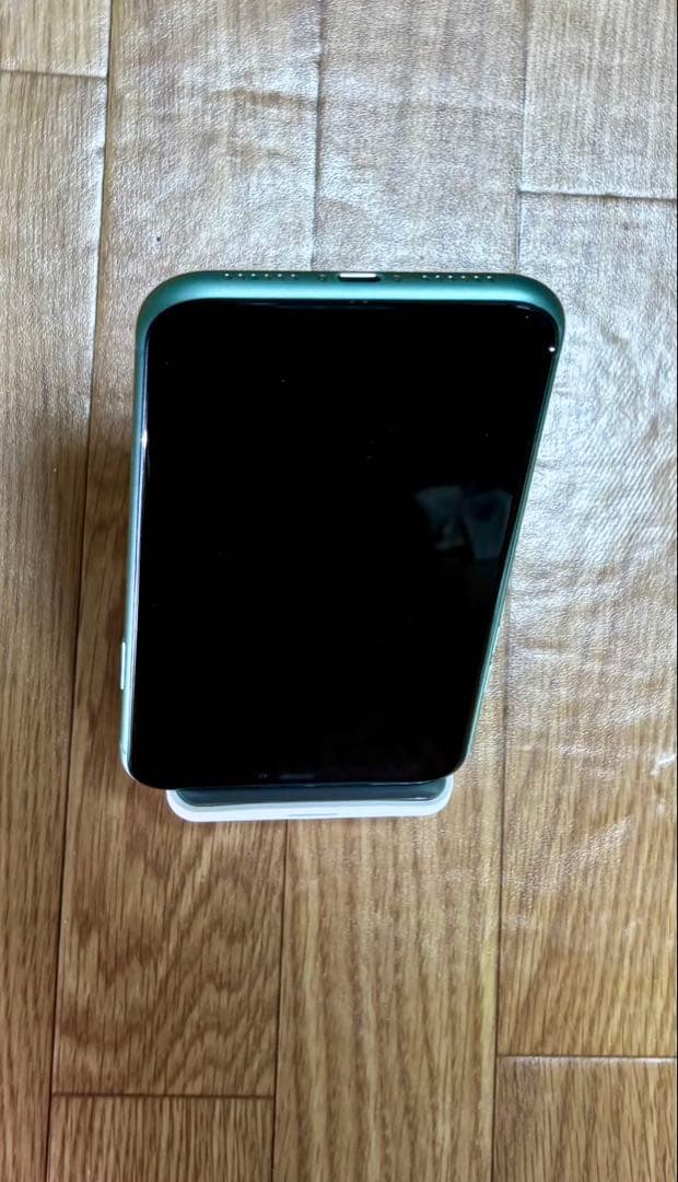 iPhone11 64gb 純正品につきApple下取りも可 比較的美品オマケ有