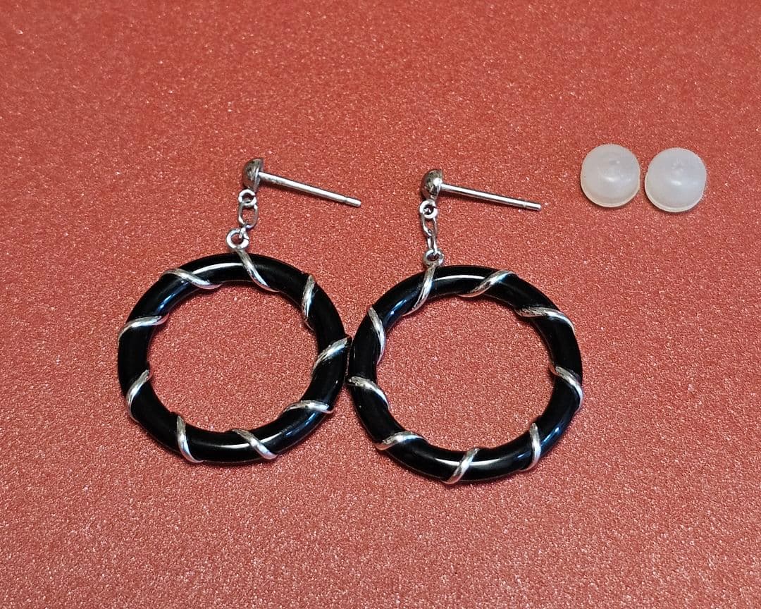 オニキス ピアス K14WG ホワイトゴールド 螺旋