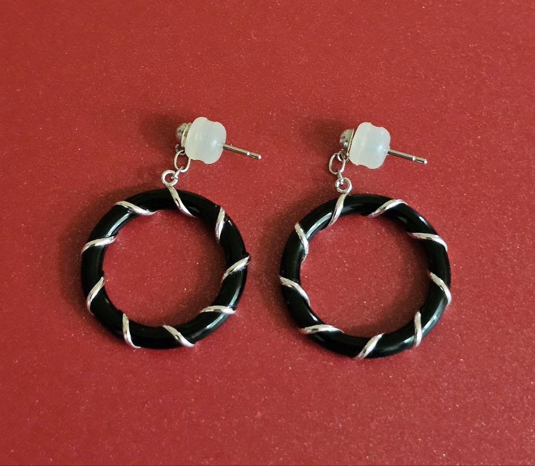 オニキス ピアス K14WG ホワイトゴールド 螺旋