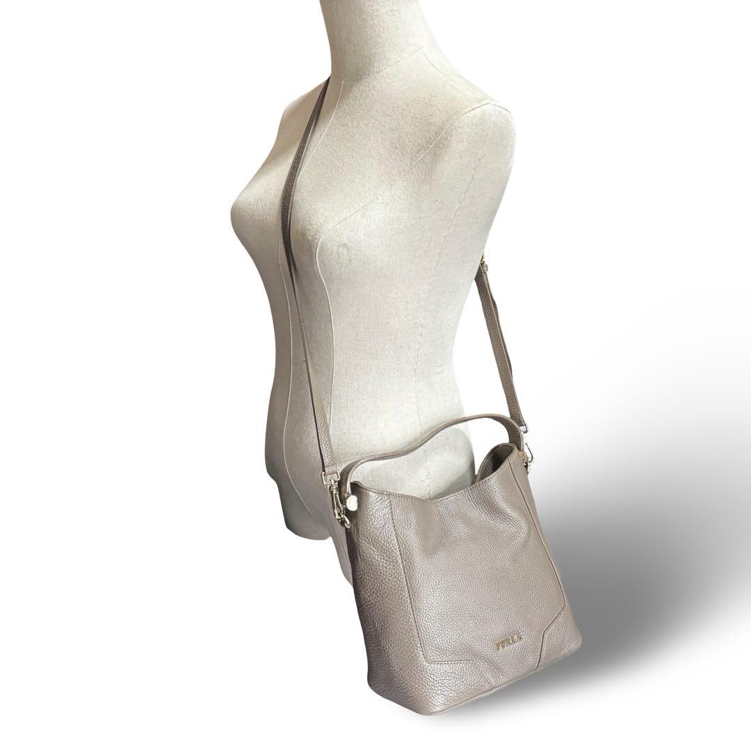 【良品】フルラ　カプリッチョ　2way ショルダーバッグ　ハンド　グレー斜め掛け