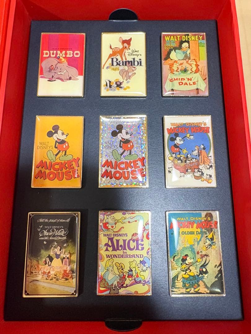 ディズニー ピンバッジ UNIQLO ポスターコレクション ユニクロ