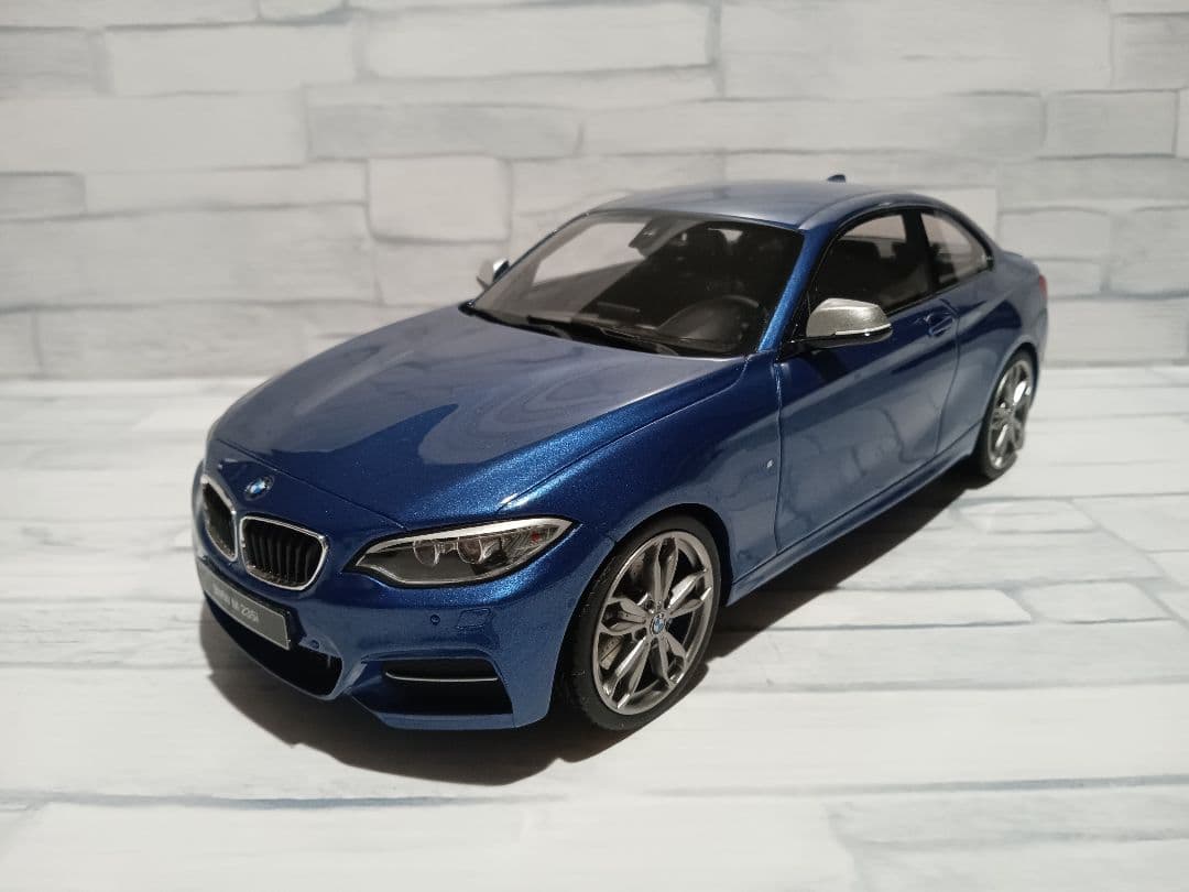 1/18 BMW 2シリーズ　クーペ　M235i F22　ミニカー　ブルー