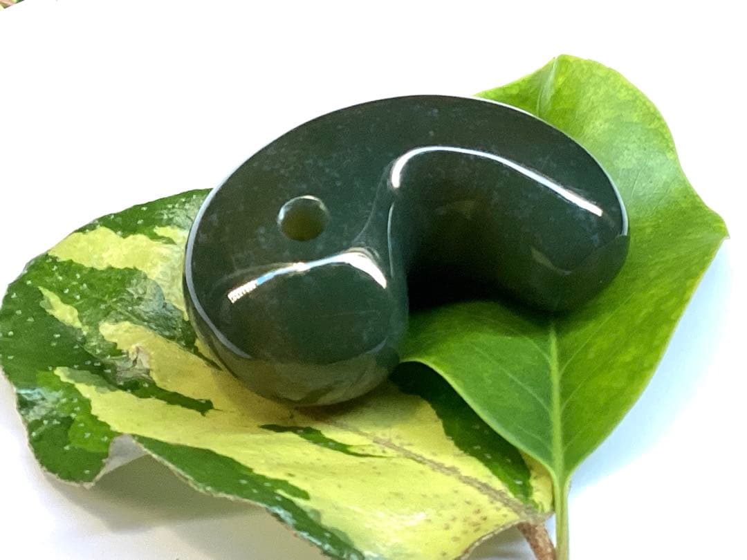 とびっきりの出雲石‼️ 超レア物‼️出雲碧玉勾玉　2度と入手は困難な別格品　本物保証