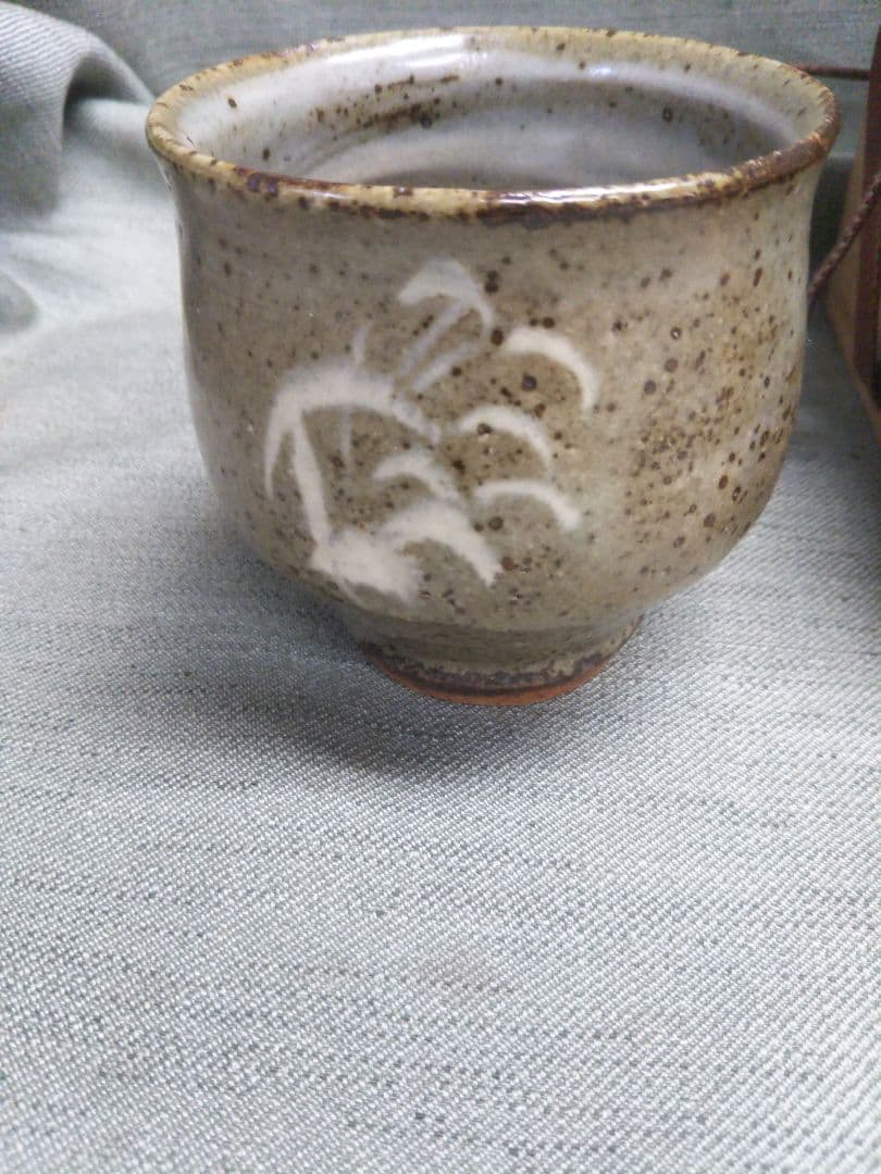 益子焼人間国宝　島岡達三造　象嵌草花文　ぐい呑