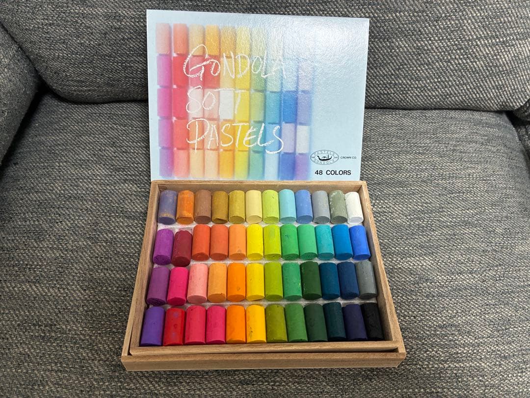 画材　パステル　インクなど