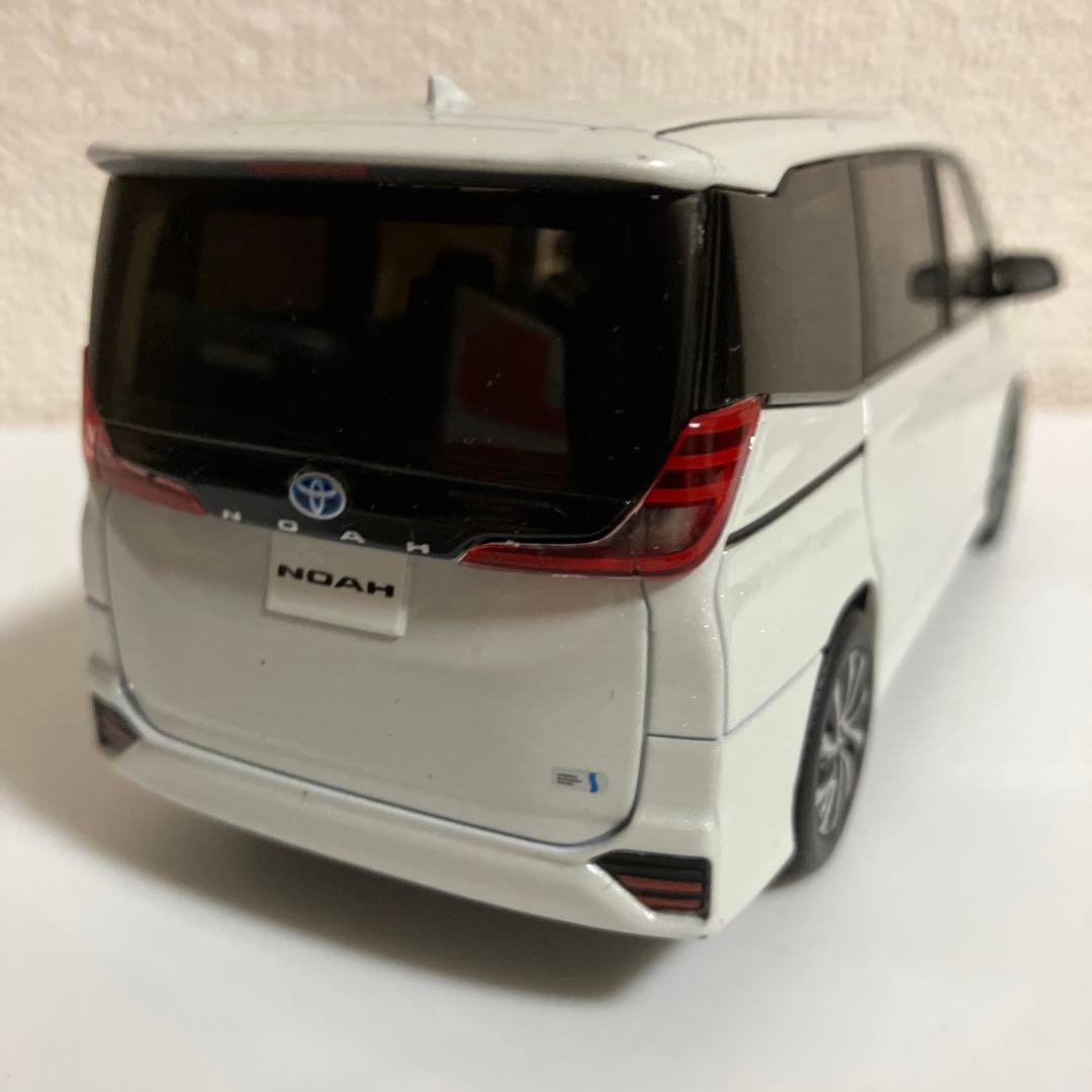 90ノア カラーサンプル　ミニカー