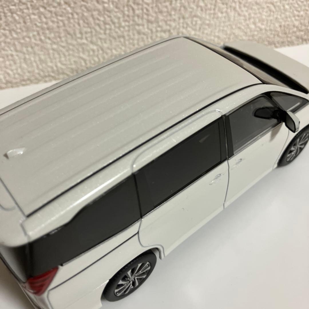 90ノア カラーサンプル　ミニカー