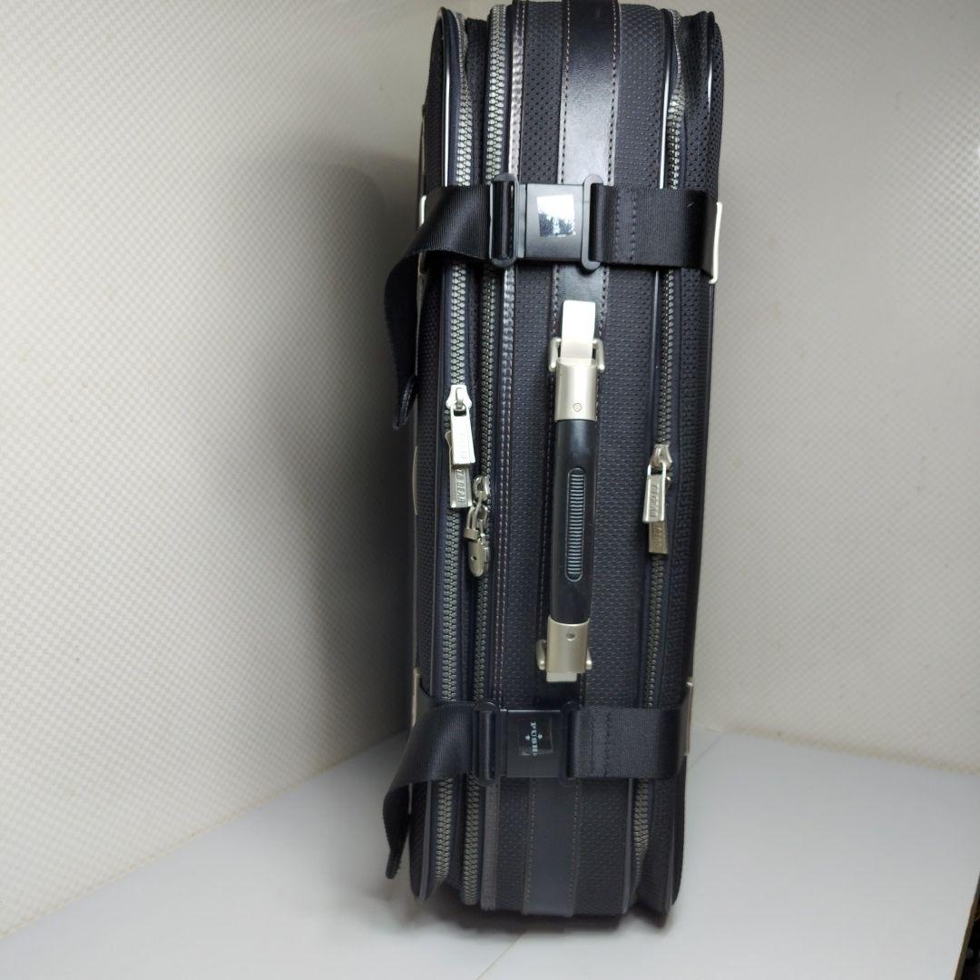 未使用近マルエム大型ビジネスカバン　高級出張カバン　キー付き　A3収納　黒色