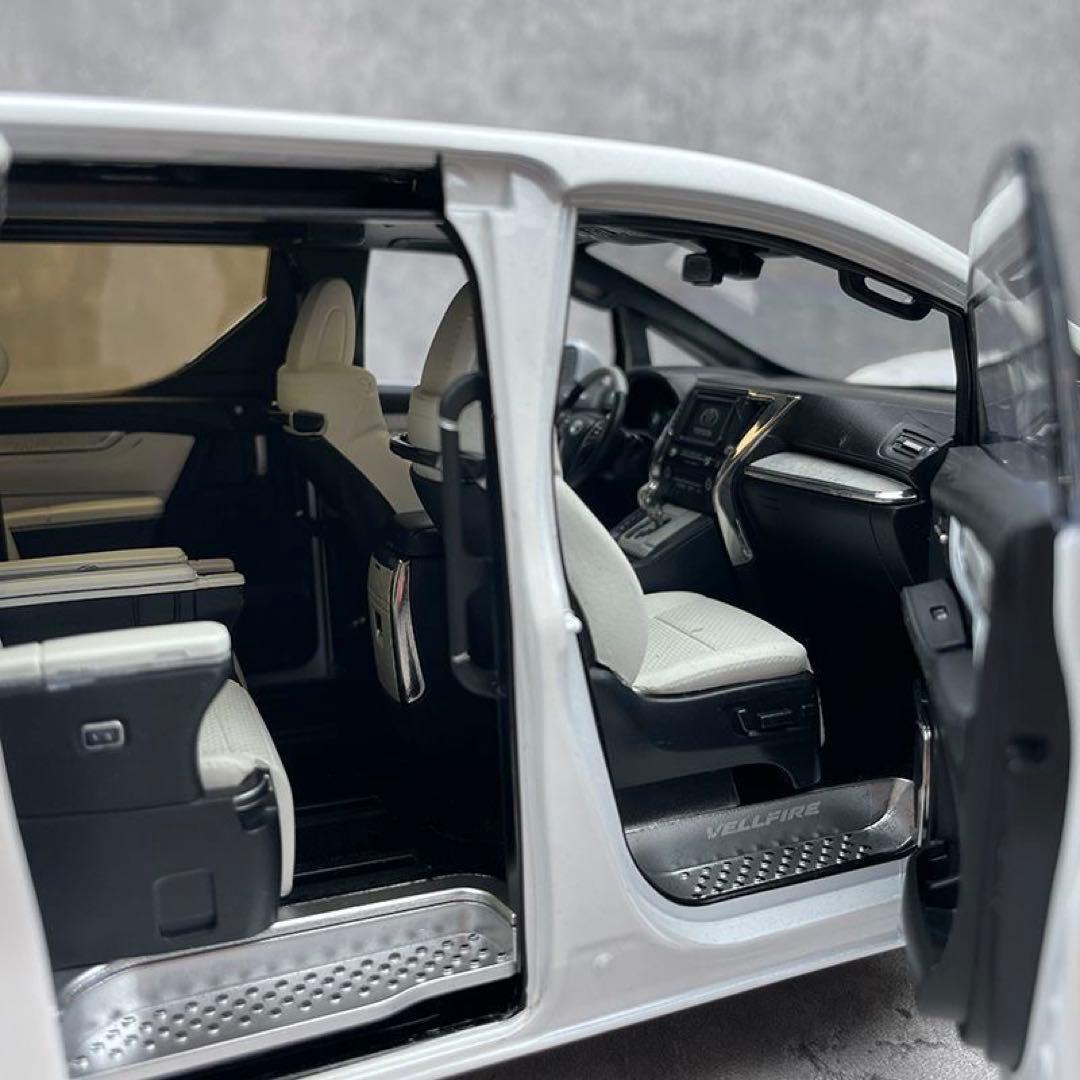 「tomoさん専用」Kengfai 1/18 トヨタ ヴェルファイア