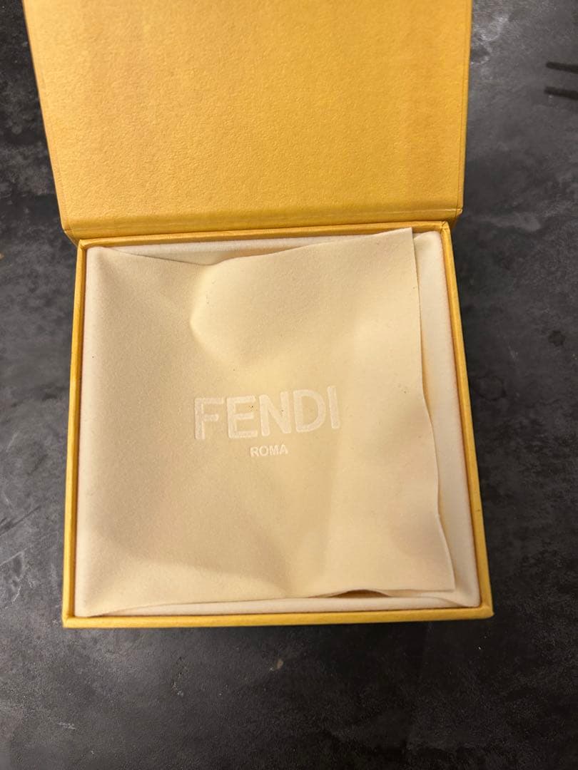 FENDI フェンディ　オーロックシングル　ピアス