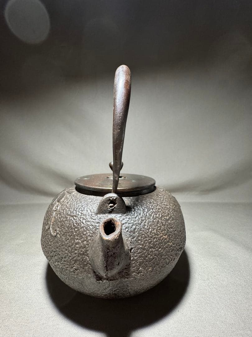 花模様 鋳鉄製鉄瓶 中型