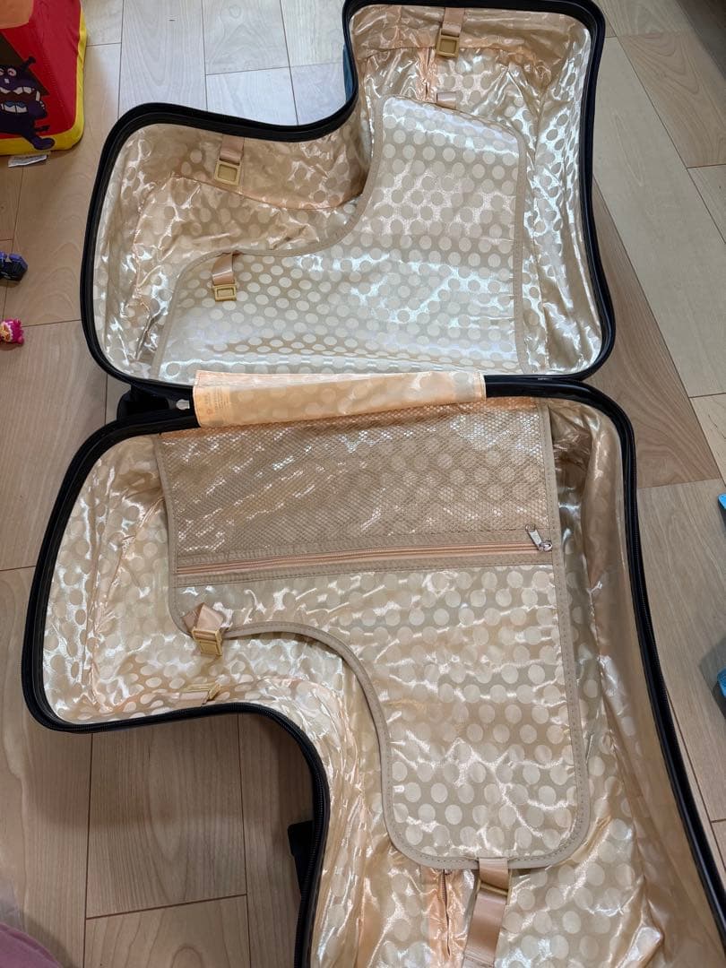 乗れる 子供用キャリーケース キッズキャリーケース　スーツケース　35キロまで