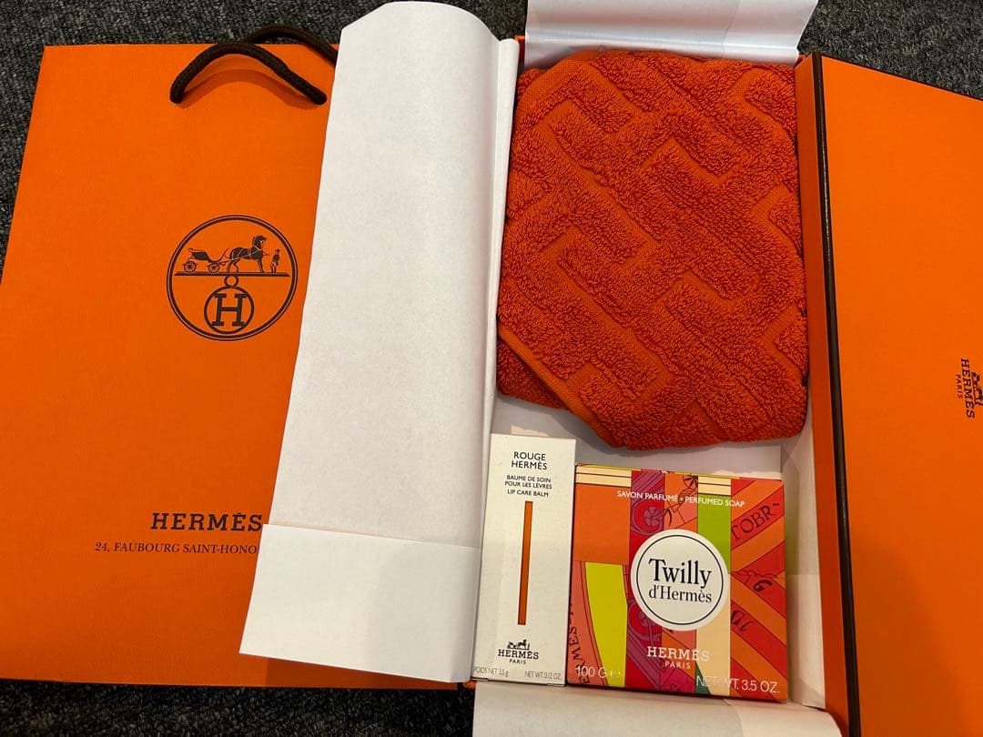 HERMÈS タオル 石鹸 リップクリーム ギフトセット