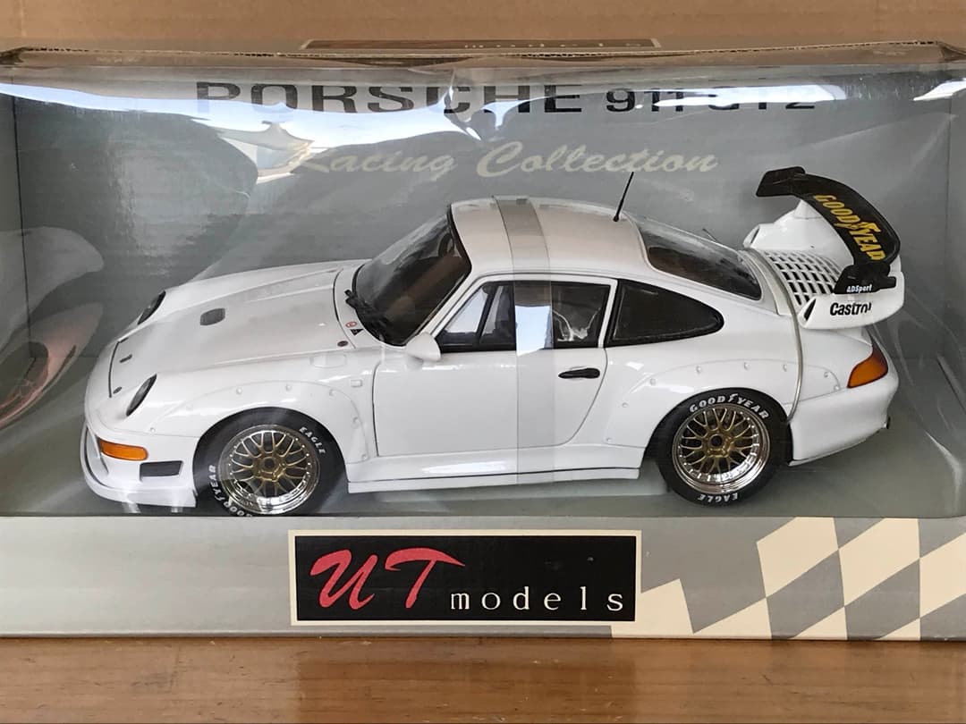 UTmodels1:18PORSCHE(ポルシェ)911GT2カスタム