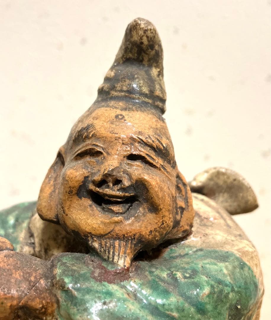 古い焼き物　踊る人物