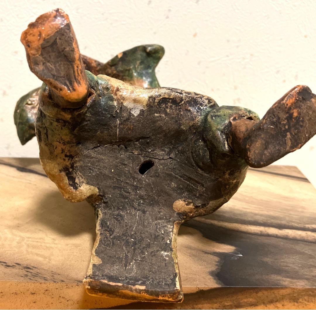 古い焼き物　踊る人物