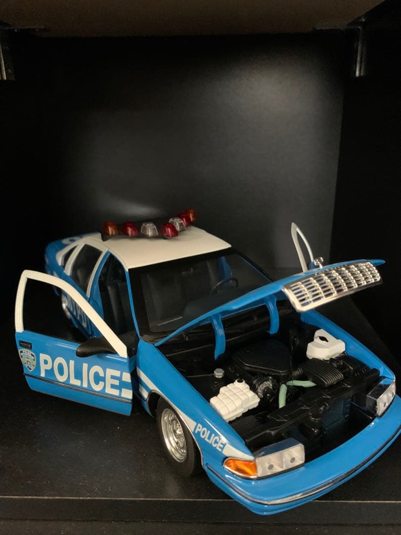 希少1:18シボレー カプリスNYPD