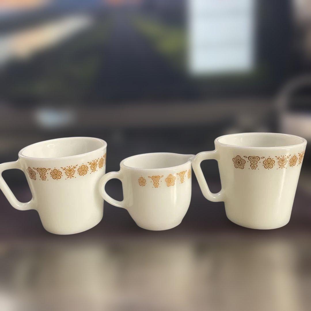 パイレックス　　　バタフライ　　　　　　　　マグカップ2個 クリーマー1個