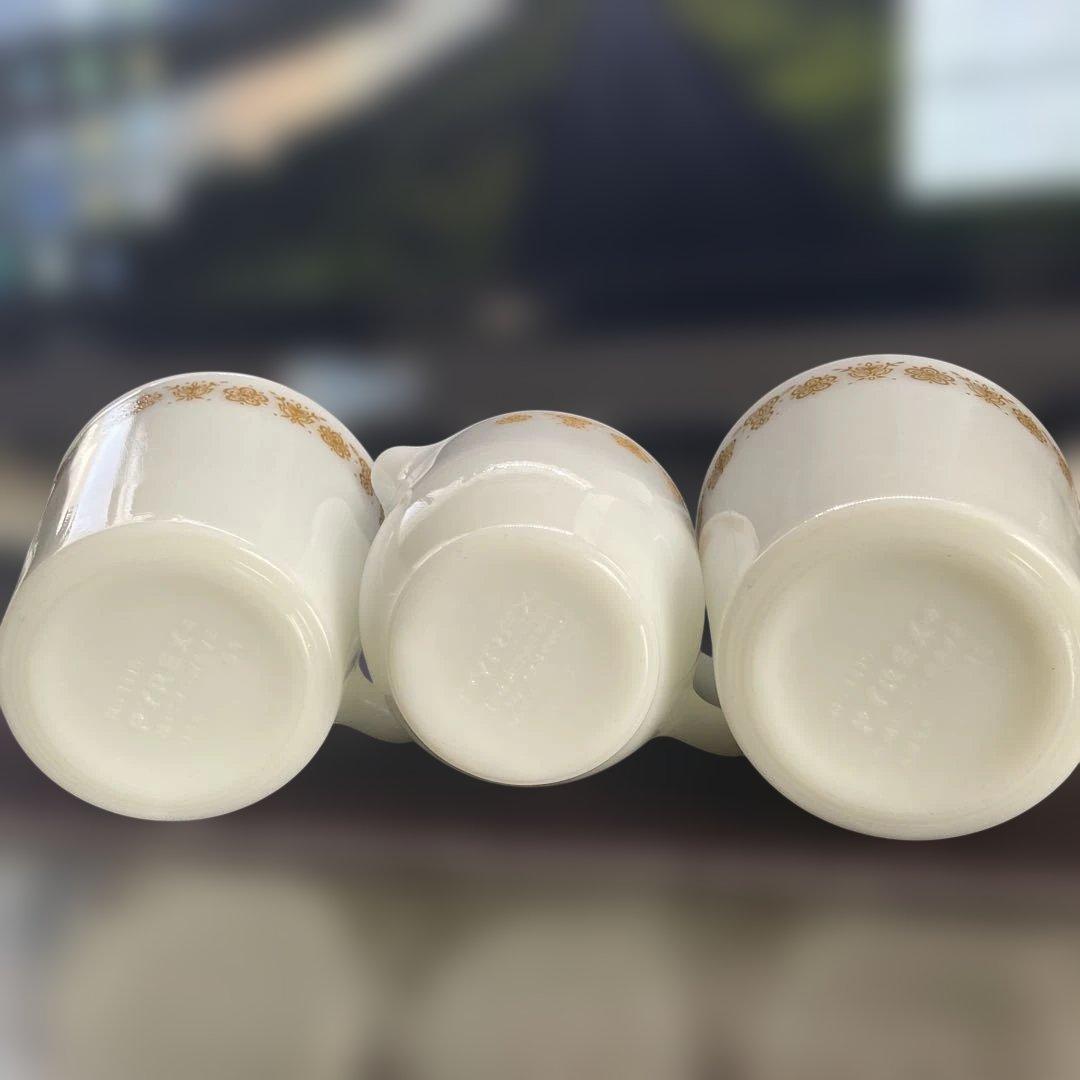 パイレックス　　　バタフライ　　　　　　　　マグカップ2個 クリーマー1個