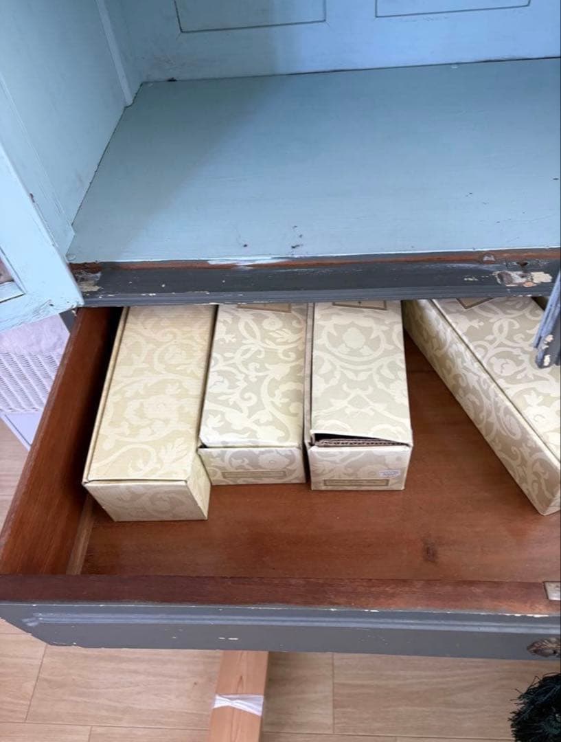 フランスアンティーク家具　 グレーのキャビネット 4引き出し付き