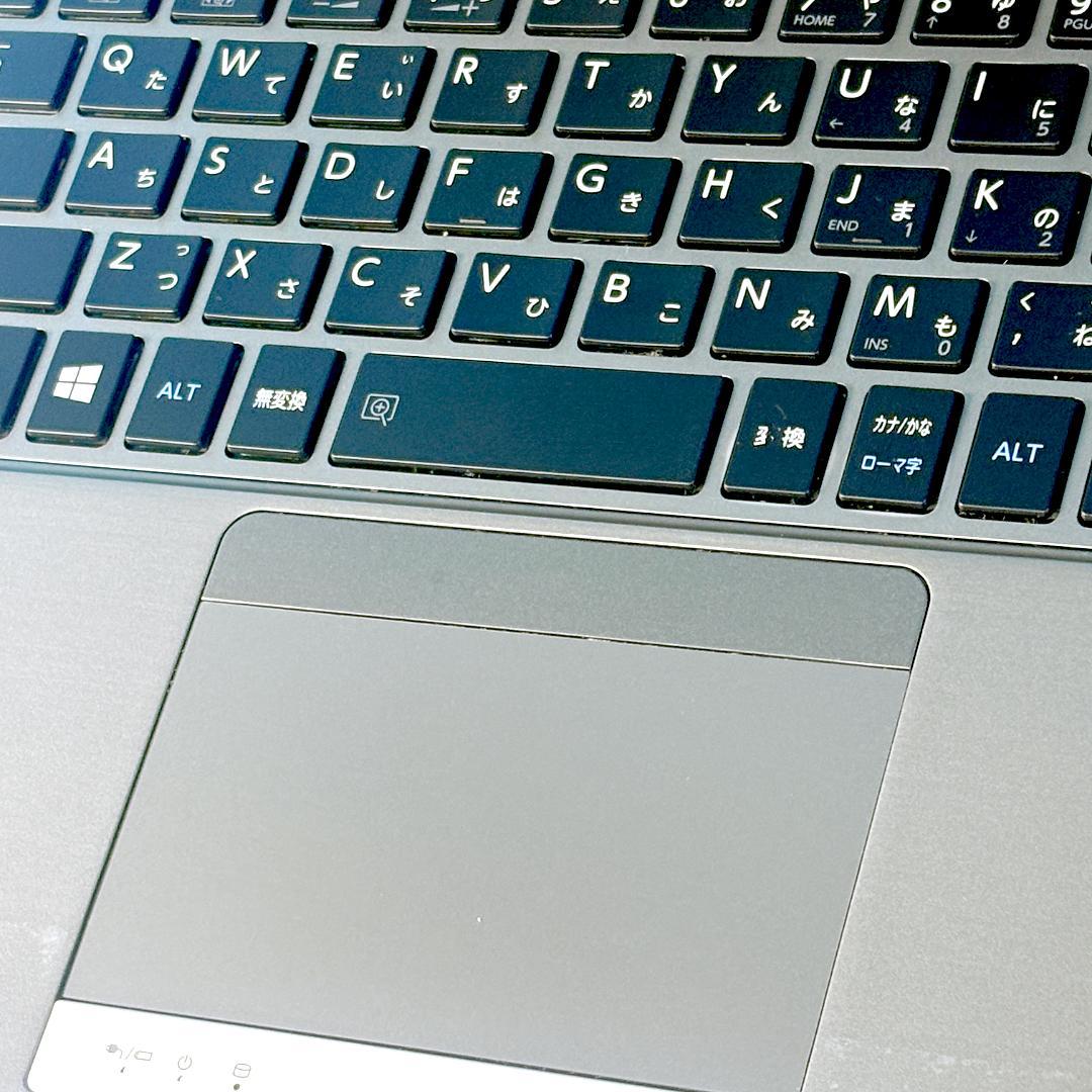 軽量コンパクト・SSDで快速★カメラ・オフィス付・Win11・ノートパソコン