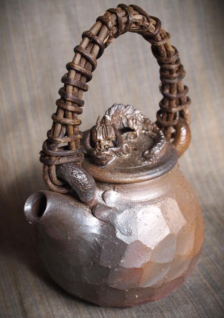 新品★竹内靖之【師：山本陶秀】★☆備前龍摘み籐手付き面取り土瓶