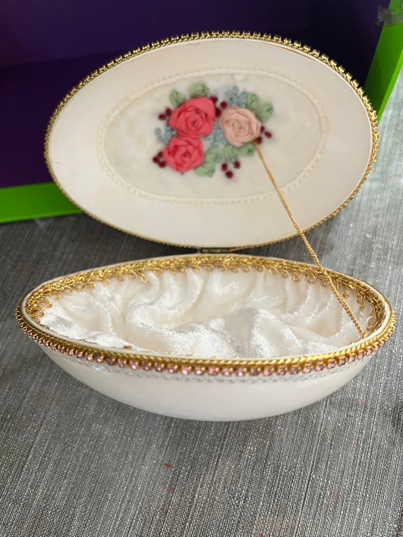 リボン飾りの可愛いエッグアート