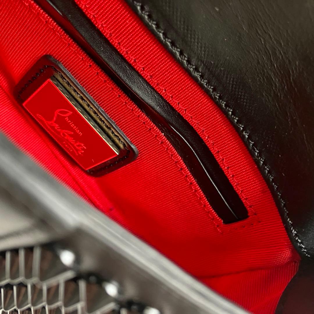 美品クリスチャンルブタン スイートチャリティ レザースタッズショルダーバッグ