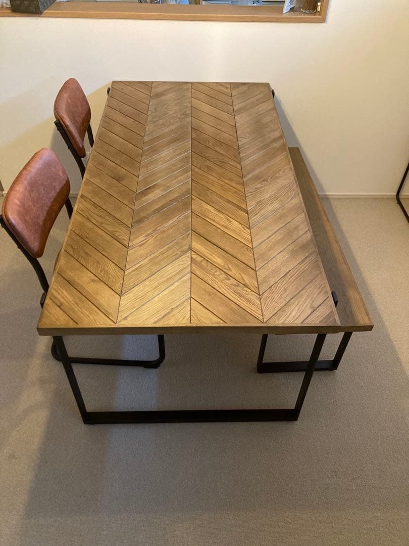 ヘリンボーンデザインダイニングテーブルセット