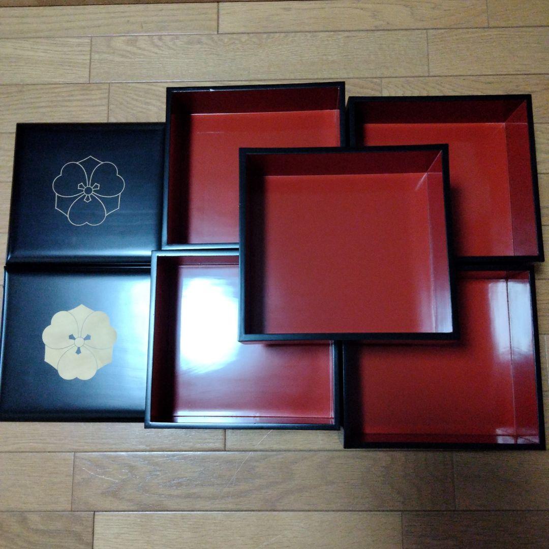 【家紋入り(剣片喰けんかたばみ）】漆塗り五段重箱　共箱