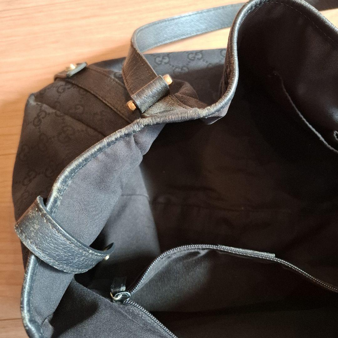 GUCCI　GGパターンブラックハンドバッグ