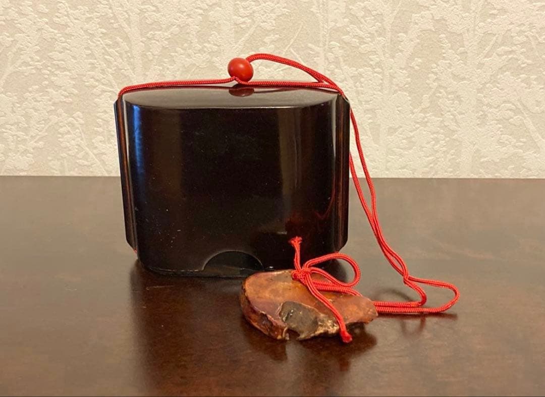 骨董 漆 携帯薬入れ 黒×赤 アンティーク 小物入れにも♡