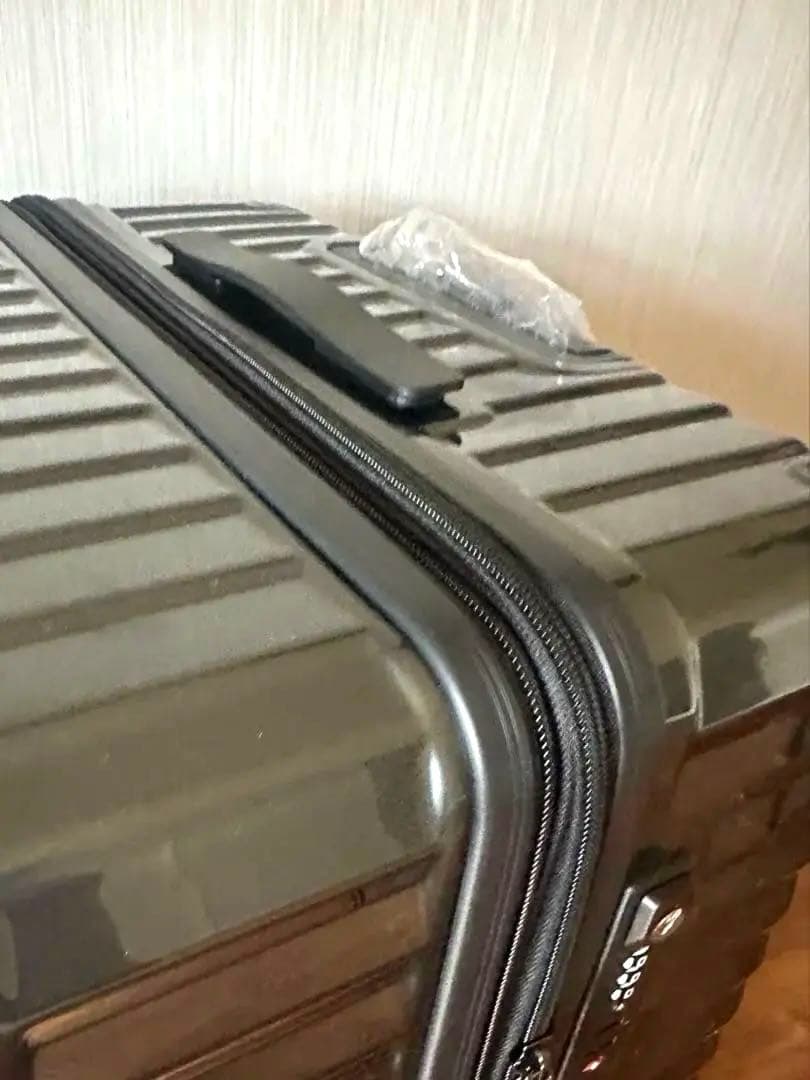 大きめ黒スーツケース