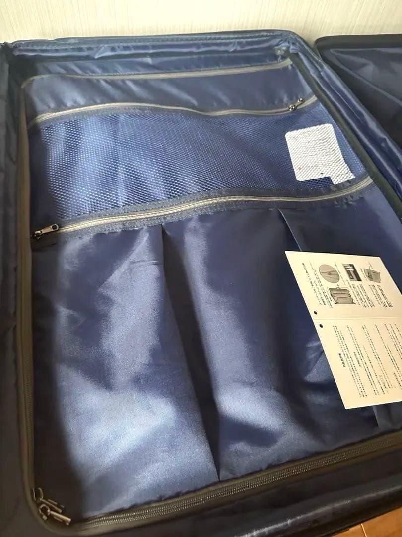 大きめ黒スーツケース