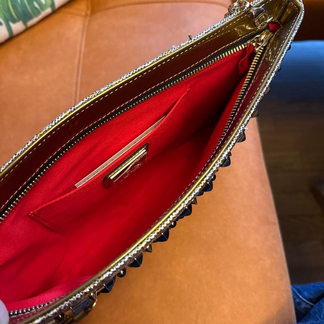 ルブタンショルダーバック