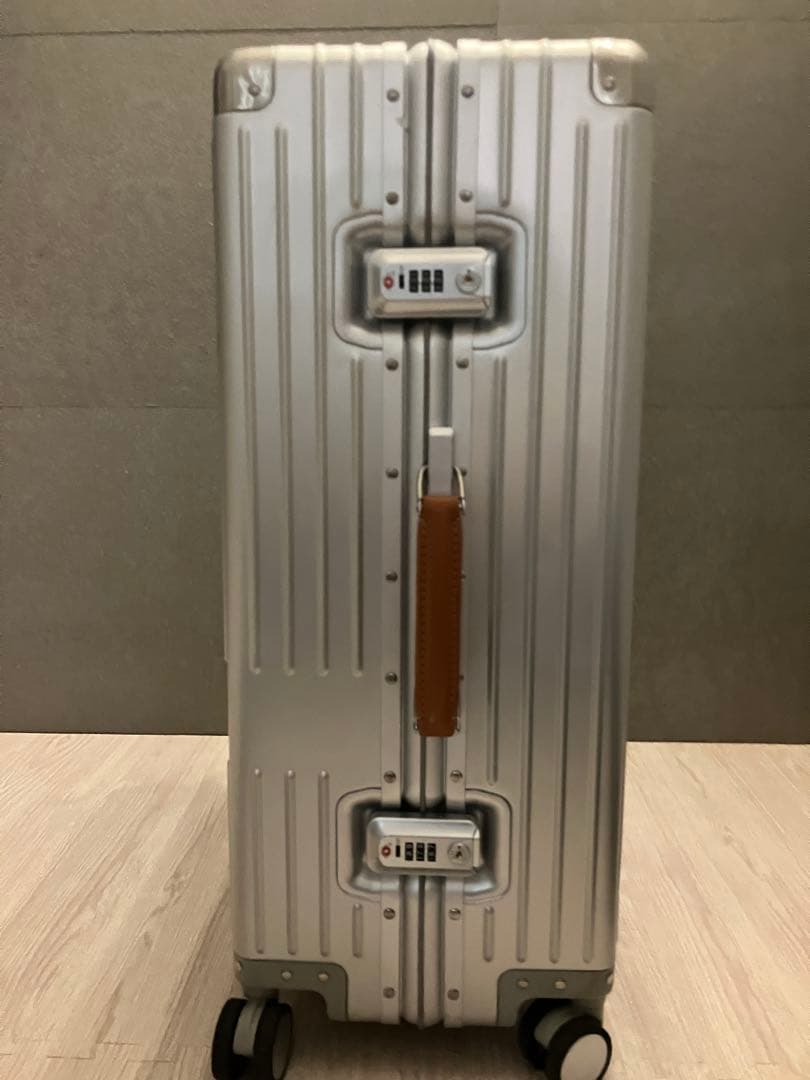 【最終価格】イノベーター　スーツケース　アルミ　70L　INV5811