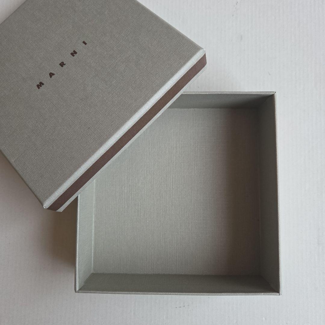 あ*様 マルニ　MARNI　財布　二つ折り