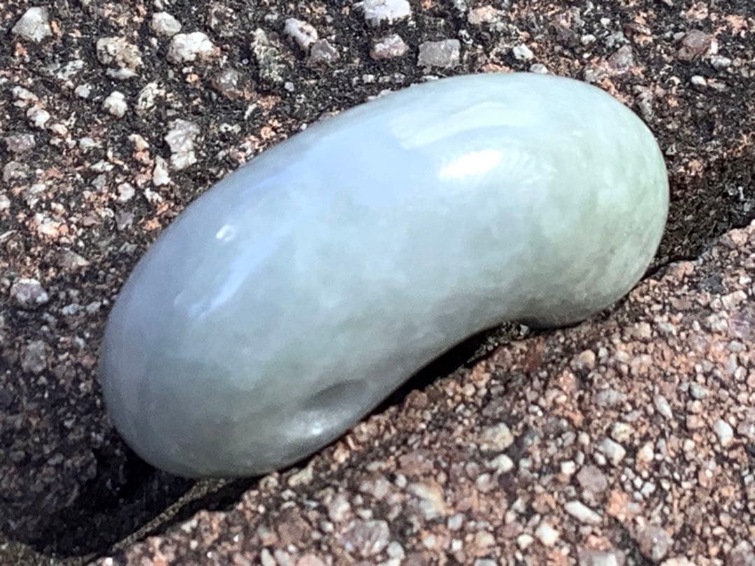 ✳薄利多売‼️お値段自信ありの糸魚川翡翠御守りアイスジェイド勾玉　極上肌目　鑑別書