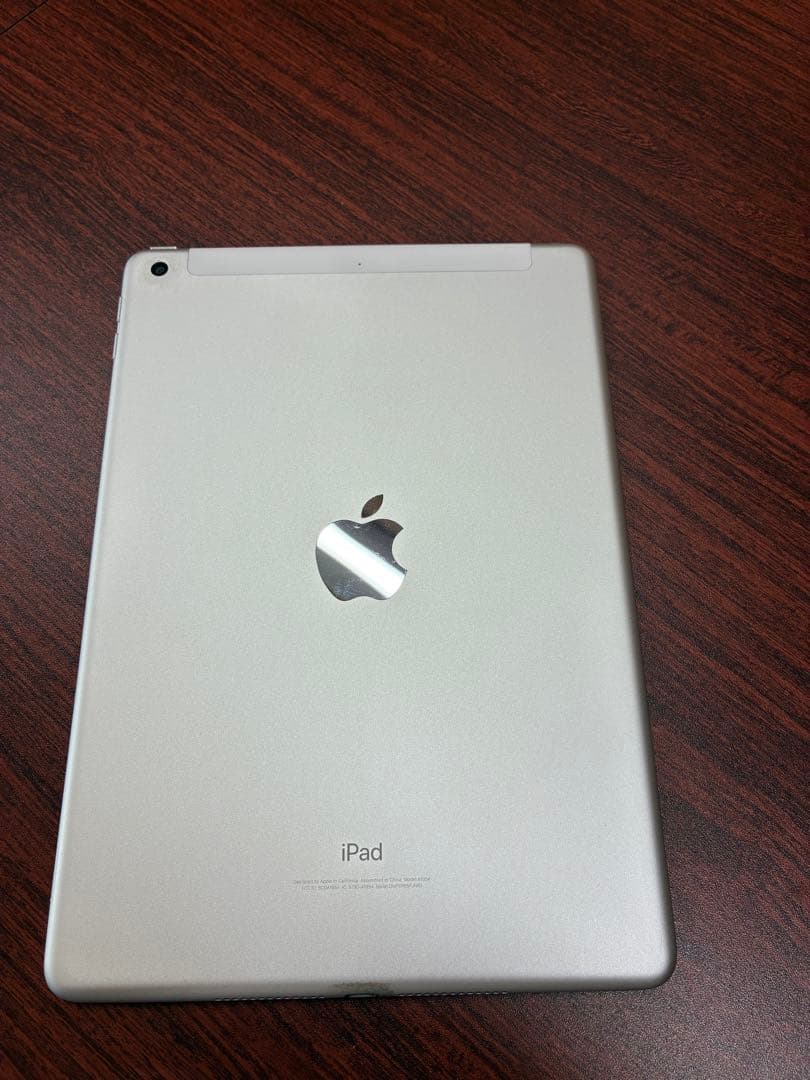 Apple iPad 第6世代シルバー 本体　美品32GB